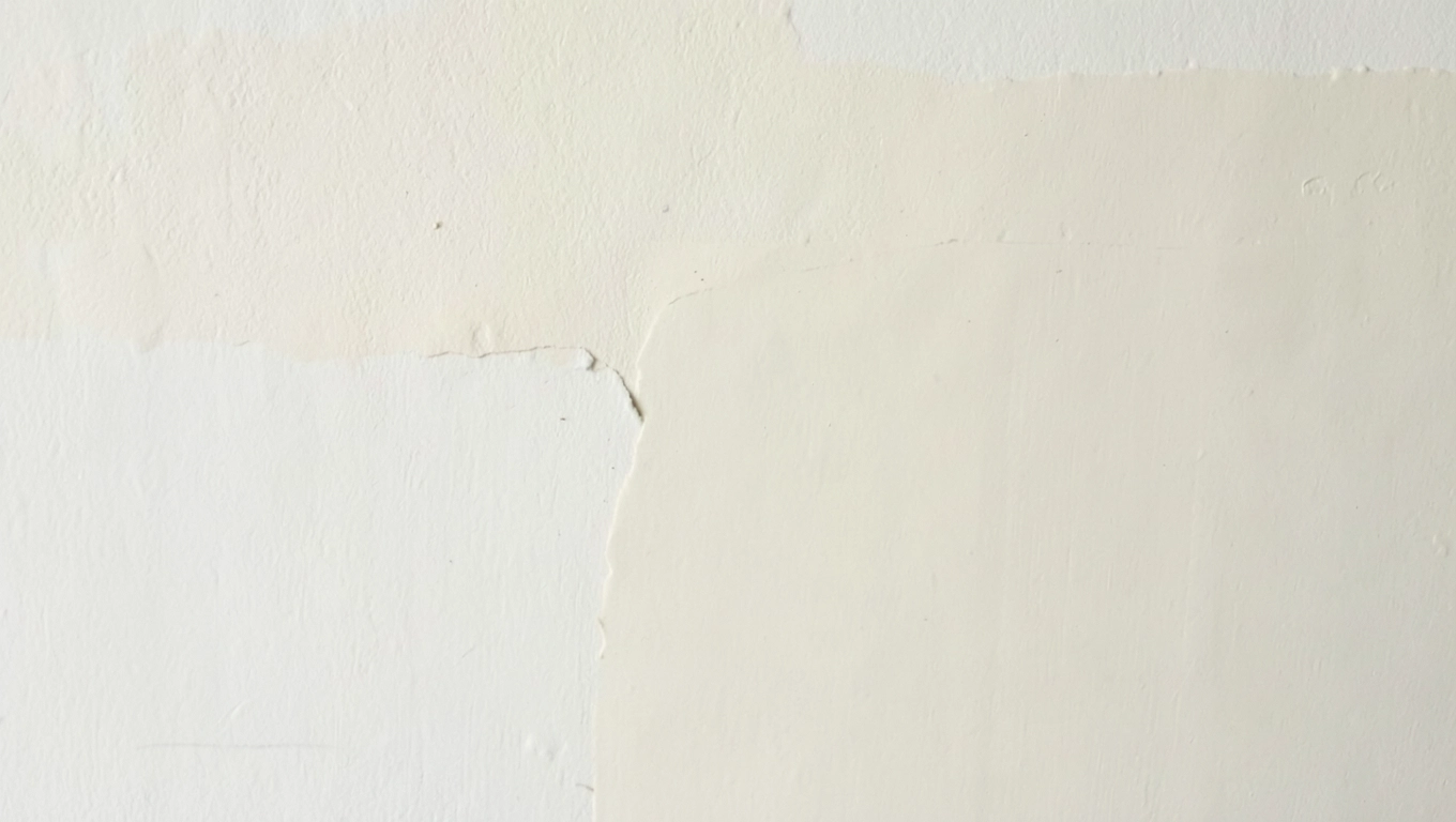 Ile warstw farby przy podobnym kolorze ściany