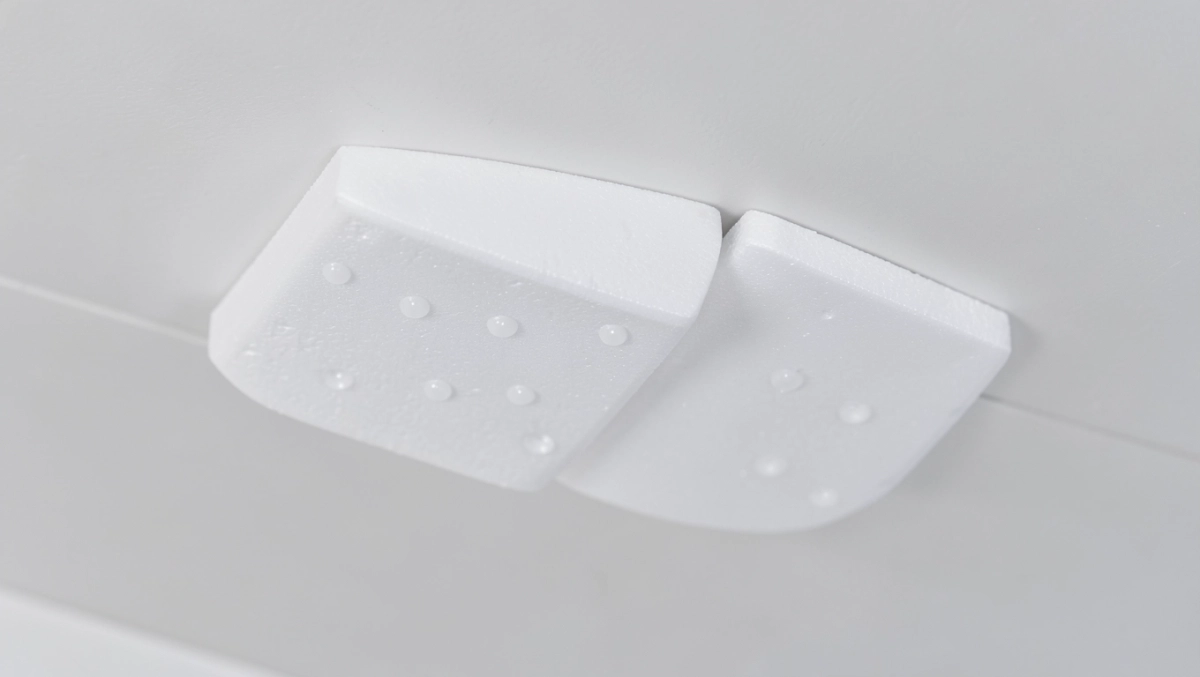 jak nakładać klej na kasetony styropianowe