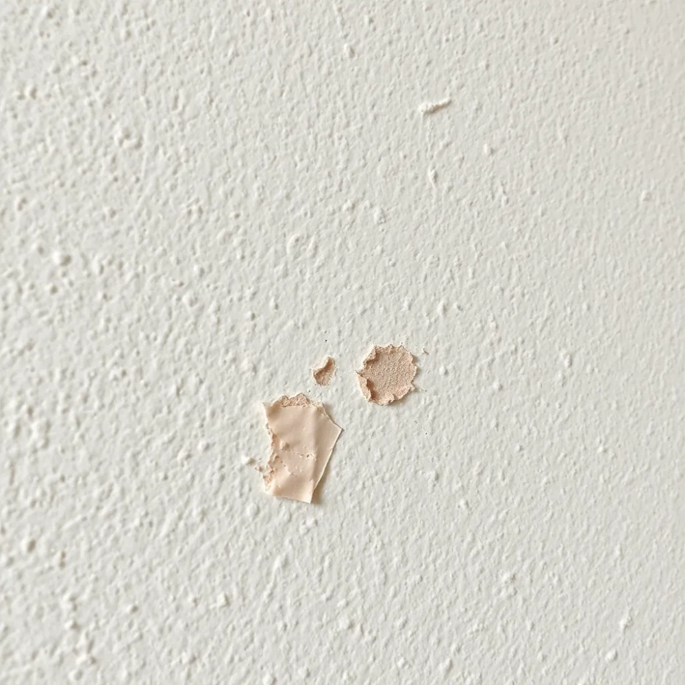 Jak usunąć klej ze ściany po tapecie