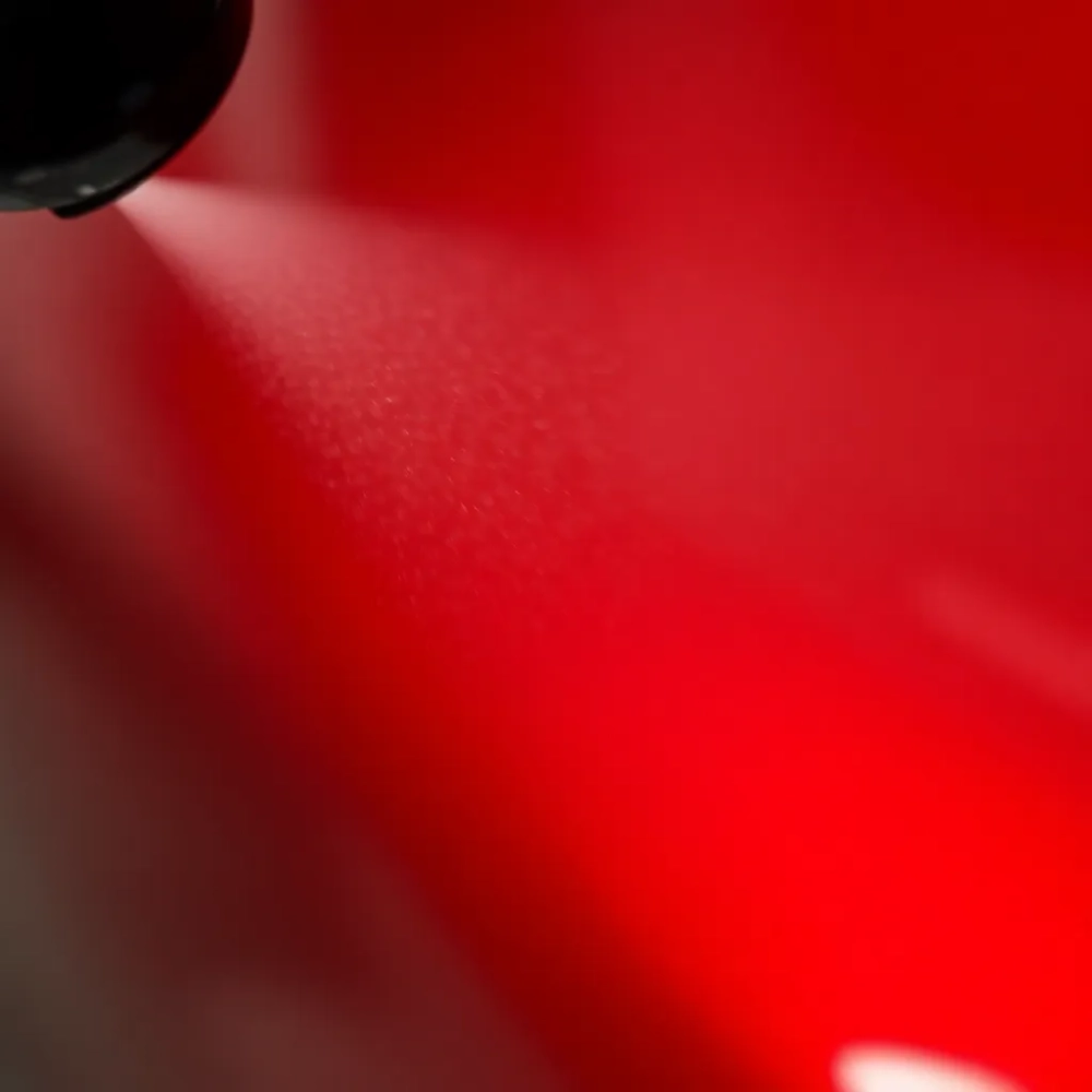 Malowanie lakierem bezbarwnym w sprayu