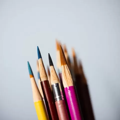 Cienkie pędzle do farb akrylowych