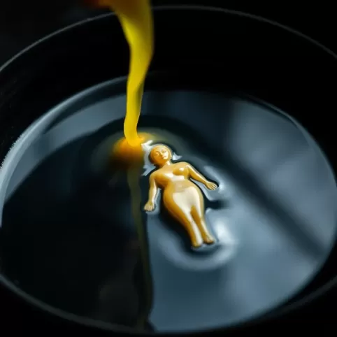 Co oznacza kobieta z wosku