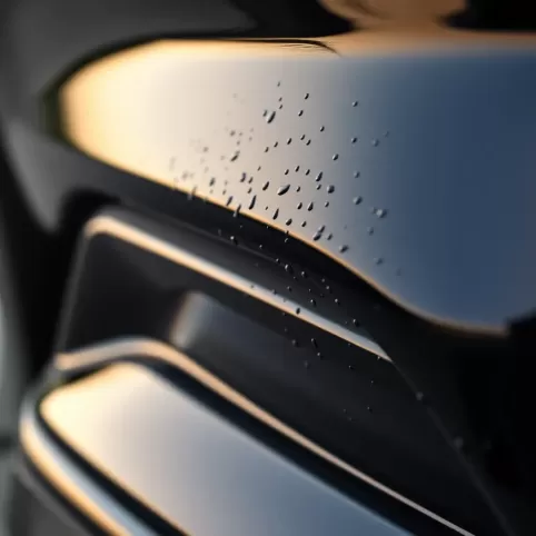 Czarna farba do plastiku samochodowego