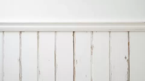 czy lamperie można pomalować farbą lateksową