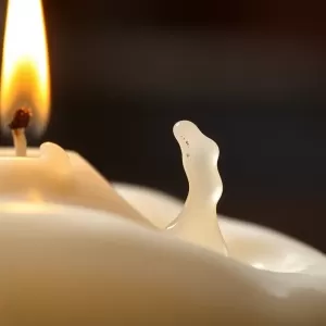 Czy można jeść wosk ze świeczki