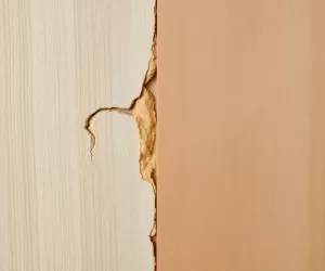 Czy na wosk można nałożyć lakier