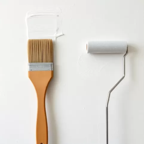 Czym gruntować ściany pędzlem czy wałkiem