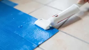 czym przykleić matę hydroizolacyjną