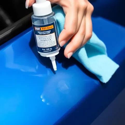 Czym usunąć klej z lakieru