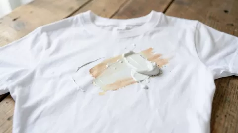 czym zmyc farbe olejna z ubran