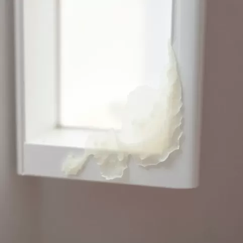 Czym zmyć klej z okien plastikowych po roletach
