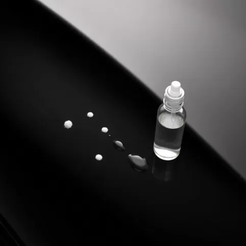 Czym zmyć lakier z samochodu