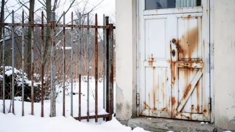 Farba akrylowa do metalu na zewnątrz