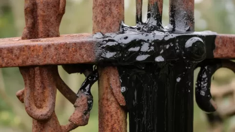 Farba czarna do metalu