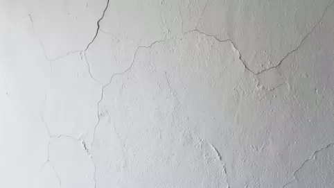 Farba strukturalna na nierówne ściany