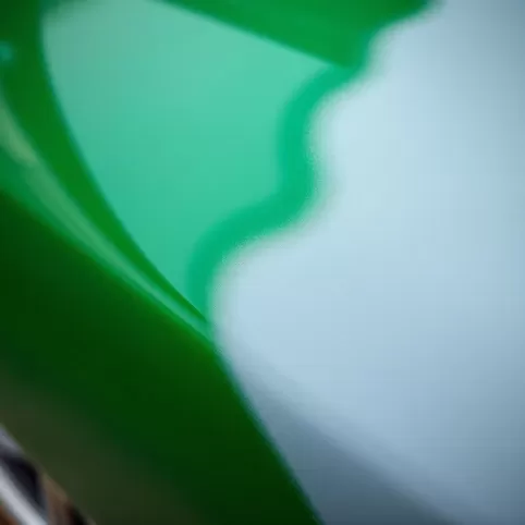 Ile schnie lakier akrylowy w sprayu