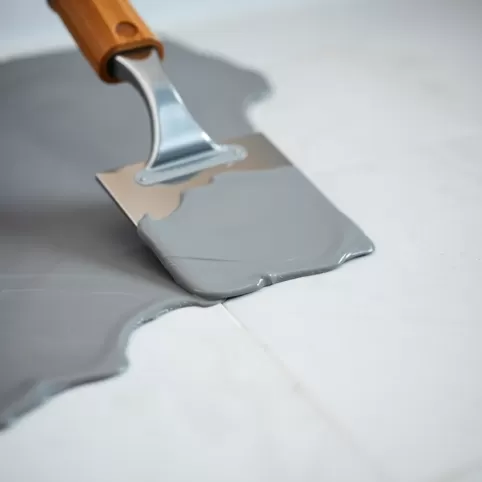 Jak kłaść klej na płytki