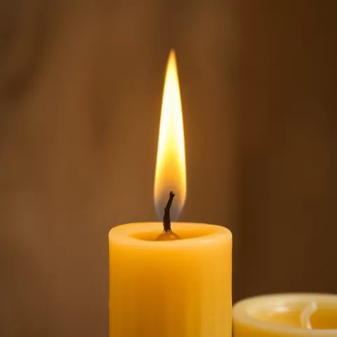 Jak palić świece z wosku pszczelego