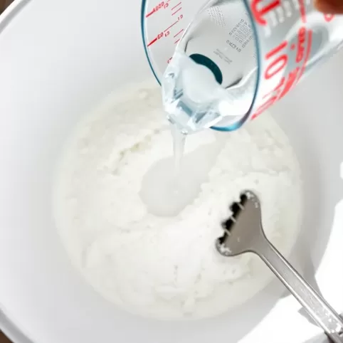 Jak rozrobić Klej do tapet Metylan