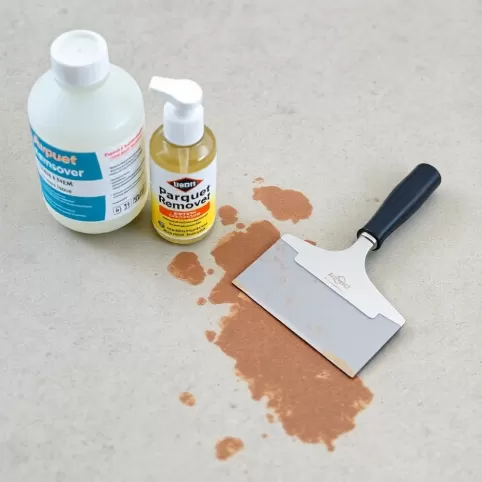 Jak usunąć klej do parkietu z posadzki