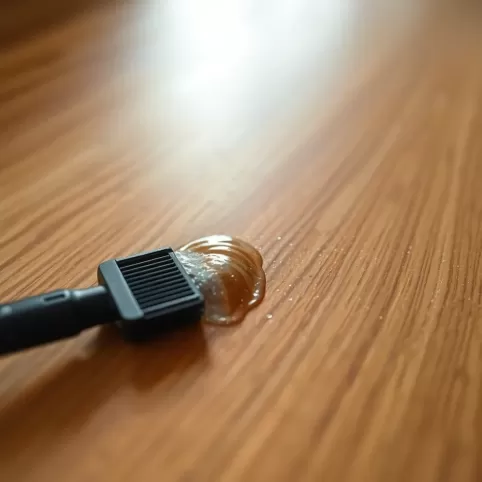 Jak usunąć klej kropelka z paneli