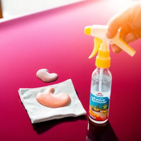 Jak usunąć klej z lakieru samochodu