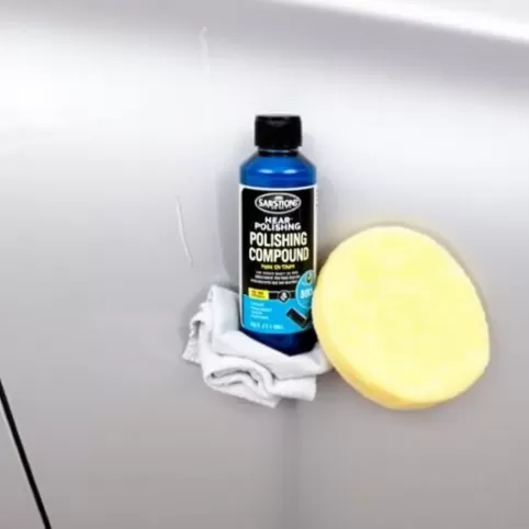 Jak usunąć lakier po otarciu