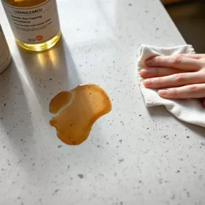 Jak usunąć wosk z pomnika lastryko