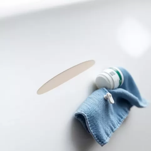 Jak usunąć zaciek na lakierze bezbarwnym