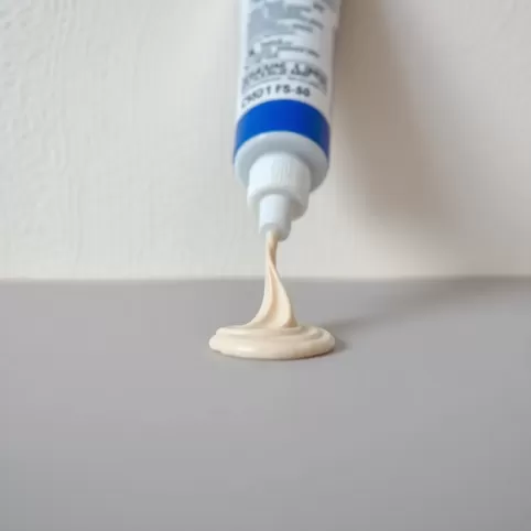 Klej do listew przypodłogowych PCV