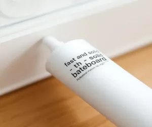 Klej do listwy przypodłogowej