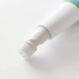 Klej montażowy do ściany