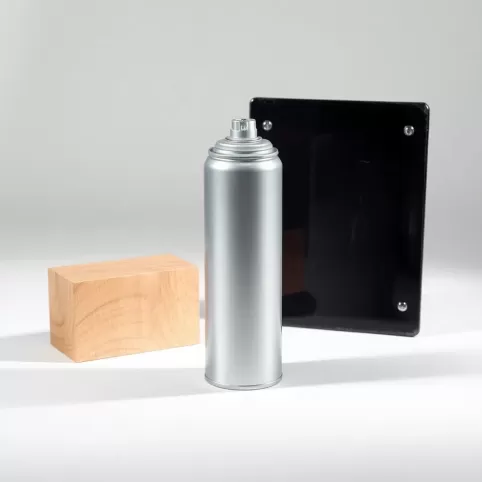 Lakier poliuretanowy bezbarwny w sprayu