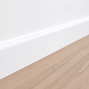 Montaż listew przypodłogowych na klej