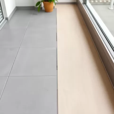 Płytki czy żywica na balkon