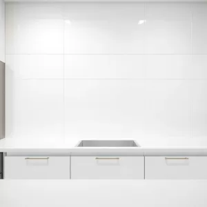 Płytki do białej lakierowanej kuchni