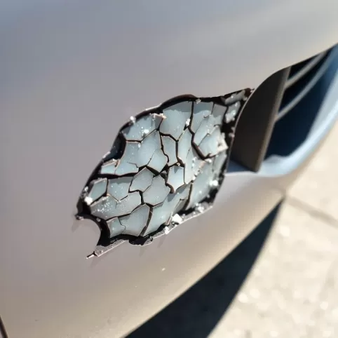 Popękany lakier na zderzaku jak naprawić
