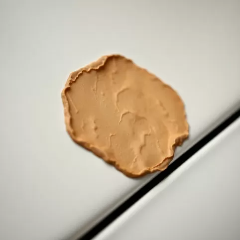 Zważony lakier na samochodzie