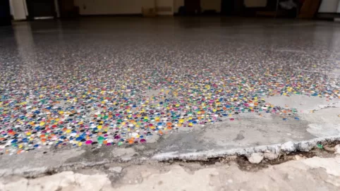 farba do betonu z posypką