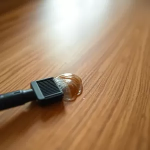 Jak usunąć klej kropelka z paneli