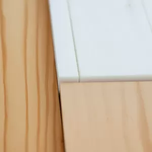 Jakim klejem skleić styropian do drewna