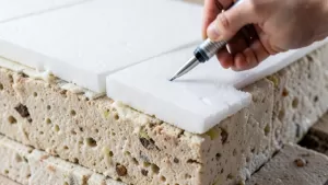 Klejenie styropianu na piankę fundament