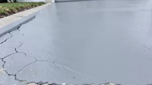 Szara farba do betonu na zewnątrz