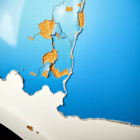 Usuwanie starego lakieru z samochodu